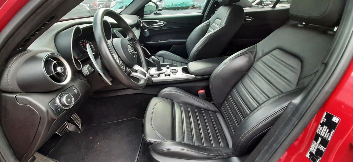 Alfa Romeo Giulia 2.0 TB 280ch Veloce Q4 AT8 MY22 / toit ouvrant / Harman Kardon