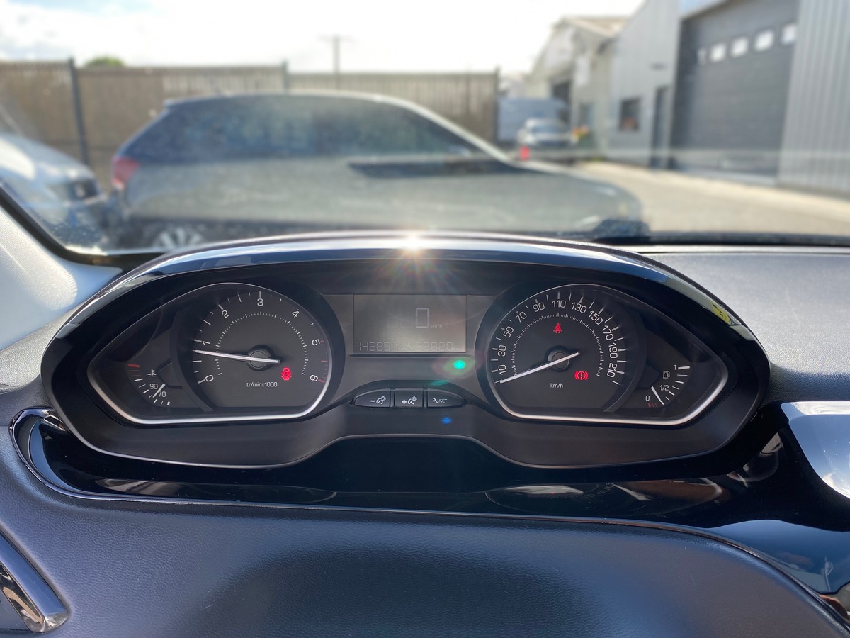 Peugeot 208 1.6 hdi 100 cv - IDEAL JEUNE PERMIS - RIEN A PREVOIR - REGULATEUR