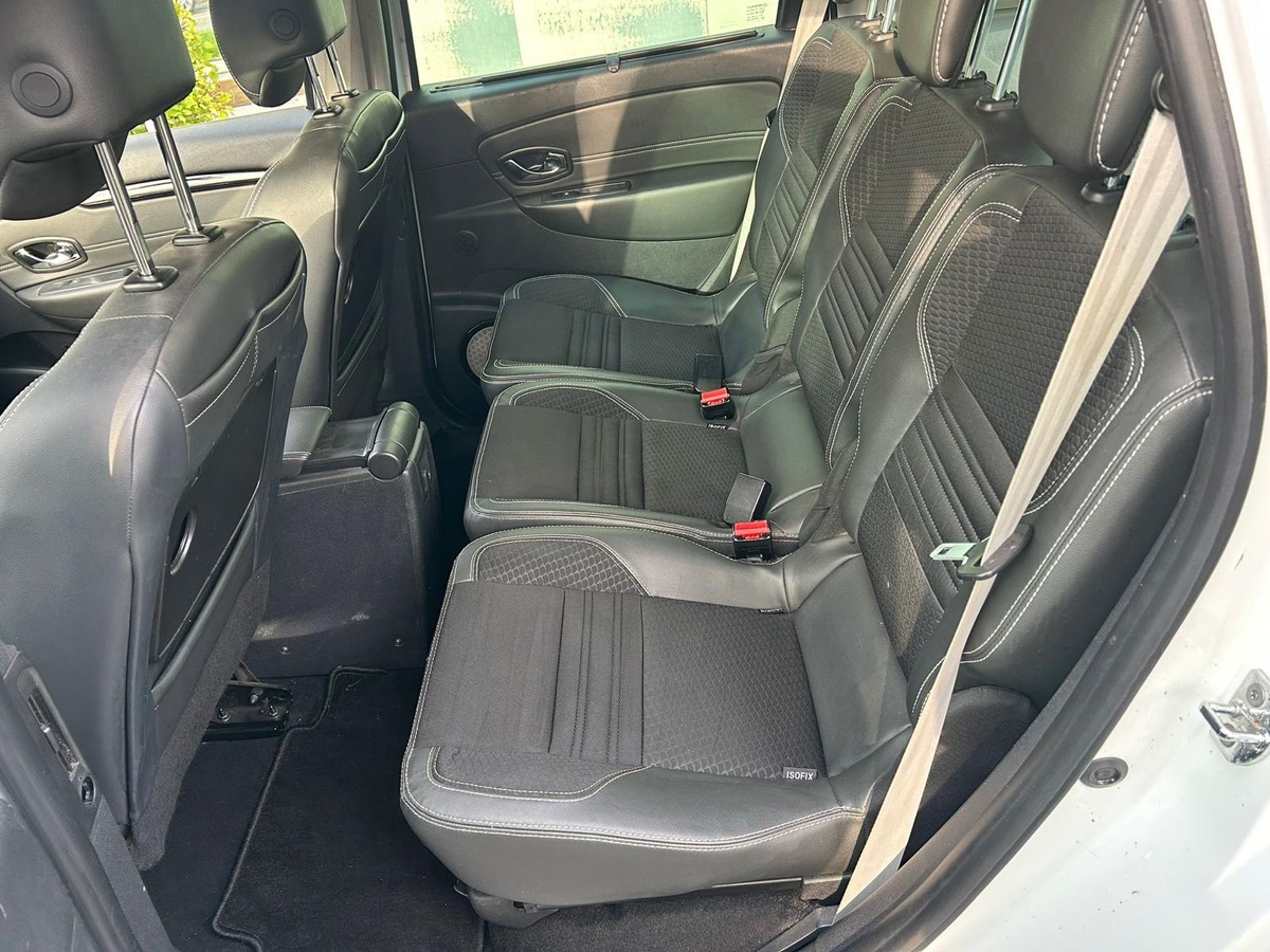 RENAULT Scenic 1.5 DCI 110 CV BOSE en 4XCARTE bleu