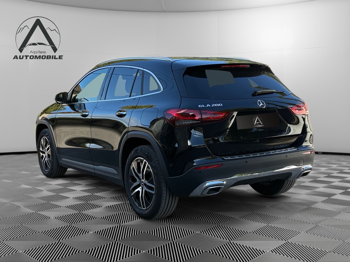 Mercedes-Benz GLA 200 PROGESSIVE LINE / SIEGE CHAUFFANT / HAYON MAINS LIBRE