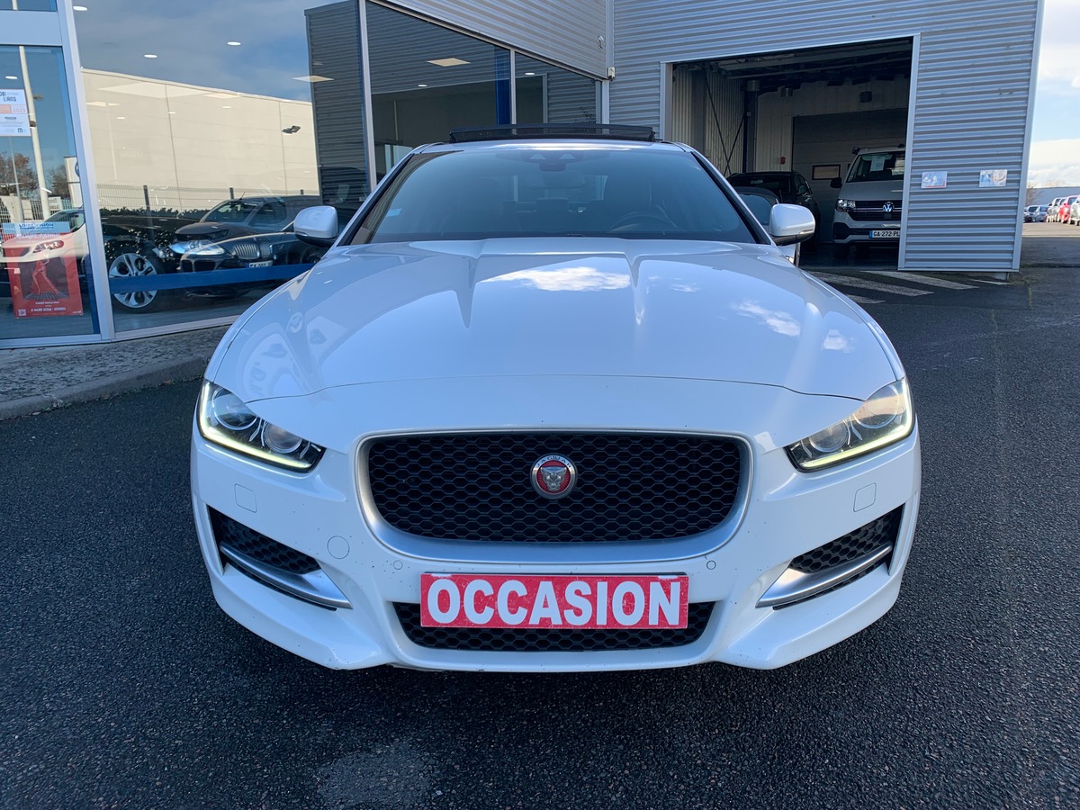 Jaguar XE 180 ch | Intérieur cuir | Toit ouvrant | Caméra de recul | GPS | Bluetooth