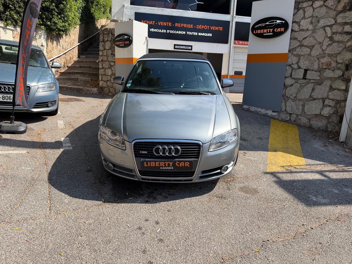 Audi A4 Cabriolet 2.0 TDi 140 CV / KM Réel / S Line /  Intérieur Cuir Tissu / Attelage / Jantes