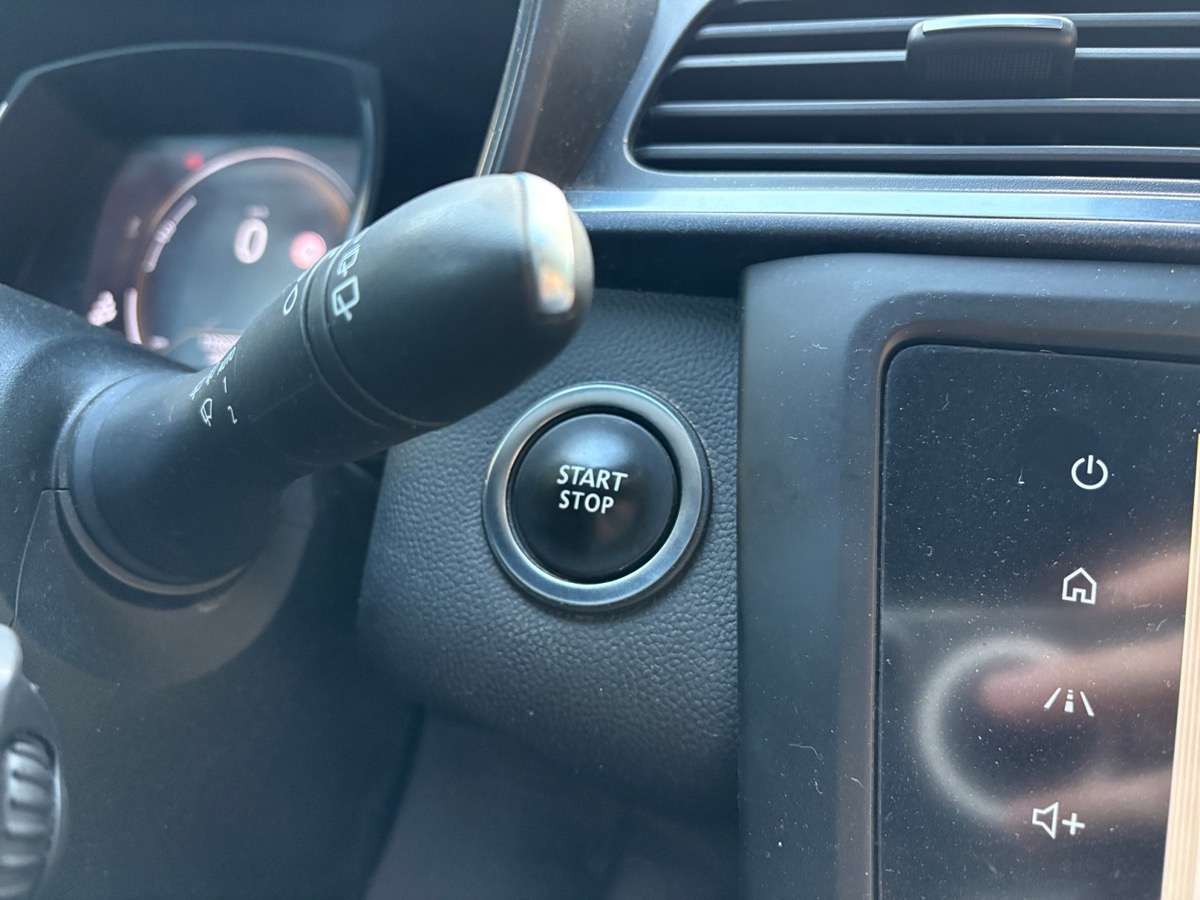 RENAULT Kadjar BLACK EDITION 115 DCI / DISTRIB OK / TOIT OUVRANT