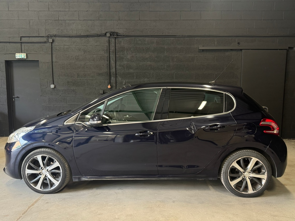 Peugeot 208 Feline / Toit Panoramique