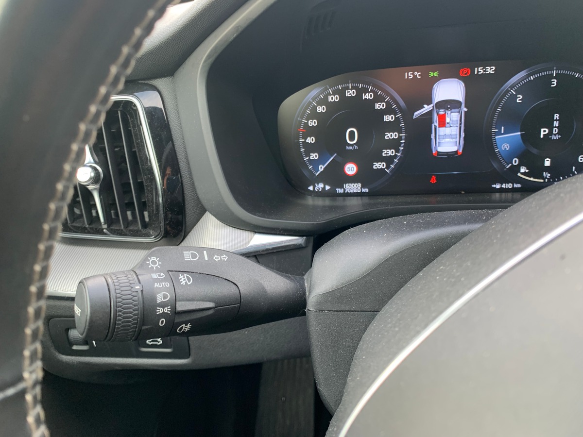 Volvo XC60 197 ch | R-design | Châssis Sport | Jantes Alu 21'' | Sièges Sport | Coffre électrique