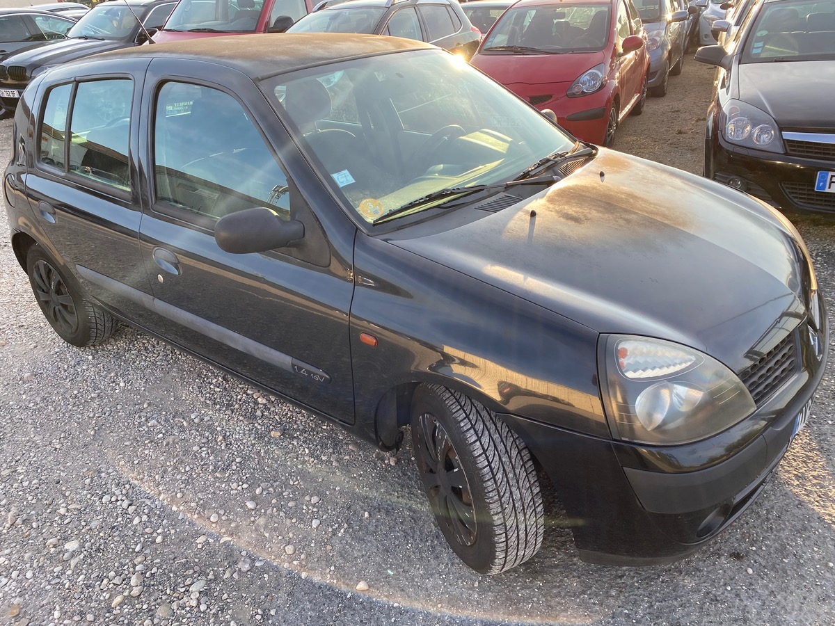 RENAULT Clio II Phase 2 1.4i 100CH DISTRIB NEUVE TRES BONNE ÉTAT