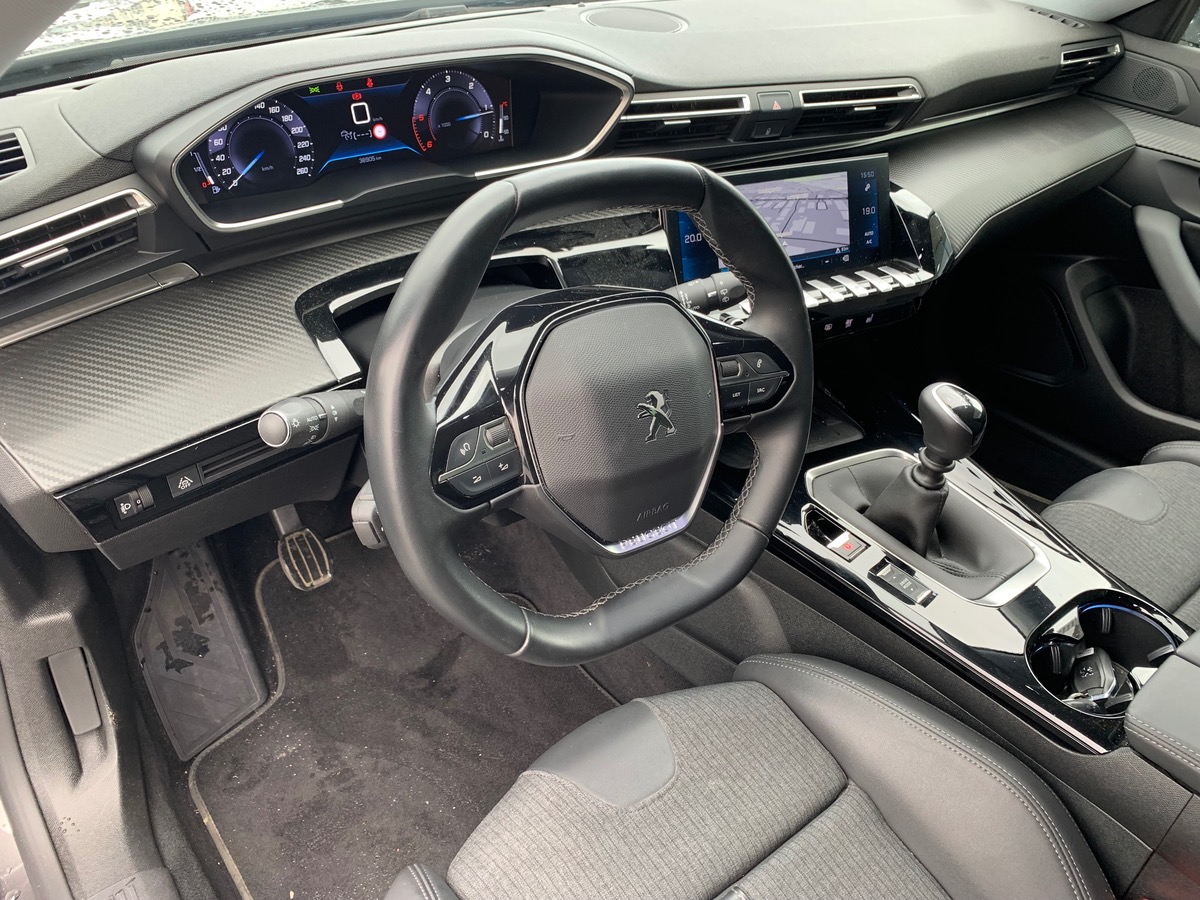 Peugeot 508 SW 130 ch | ALLURE | Caméra de recul | Mirror Screen | Système contrôle des angles morts