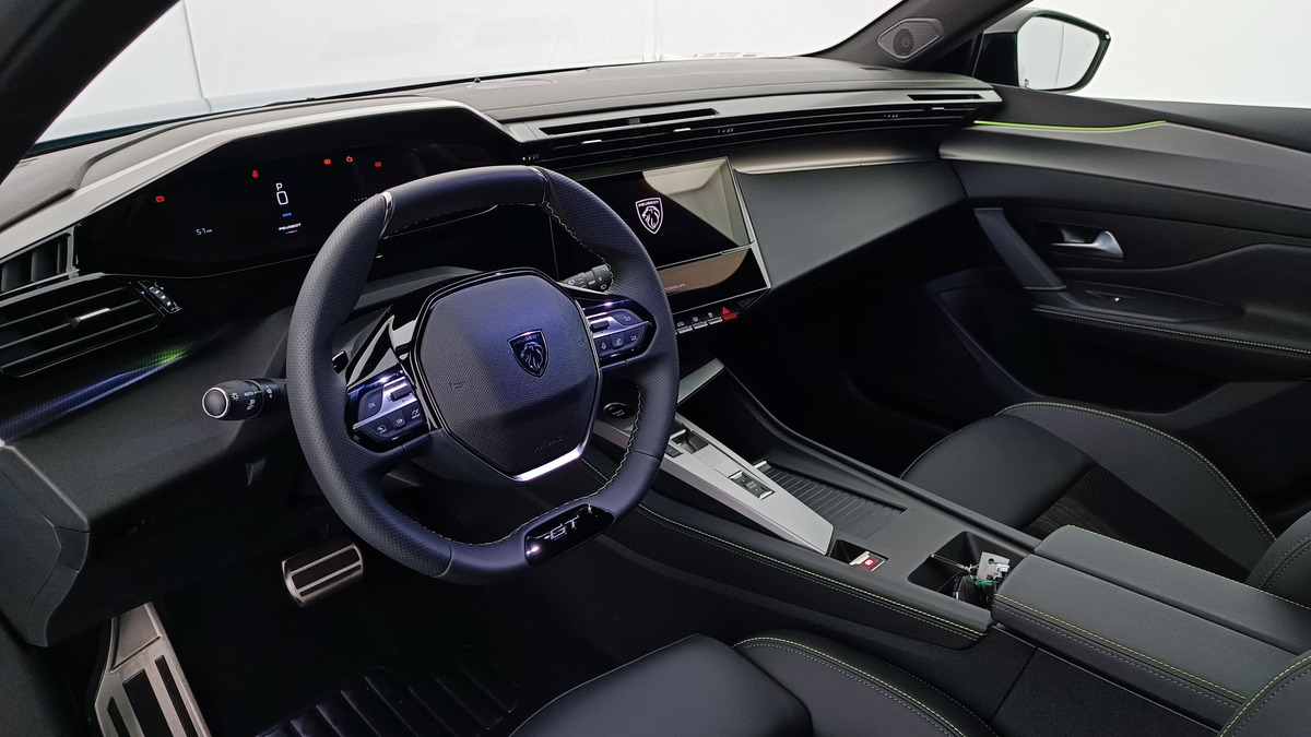 Peugeot 308 III(2) 1.2 Hybrid 145 ch | GT Exclusive e-DCS6 | Caméra 360° | PLUSIEURS COLORIS