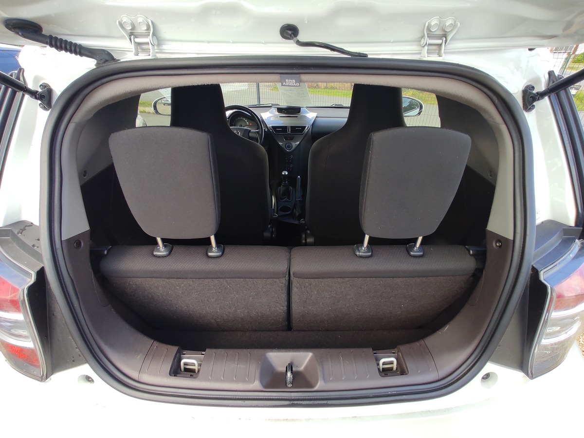 Toyota iQ 1.0 VVTi 68