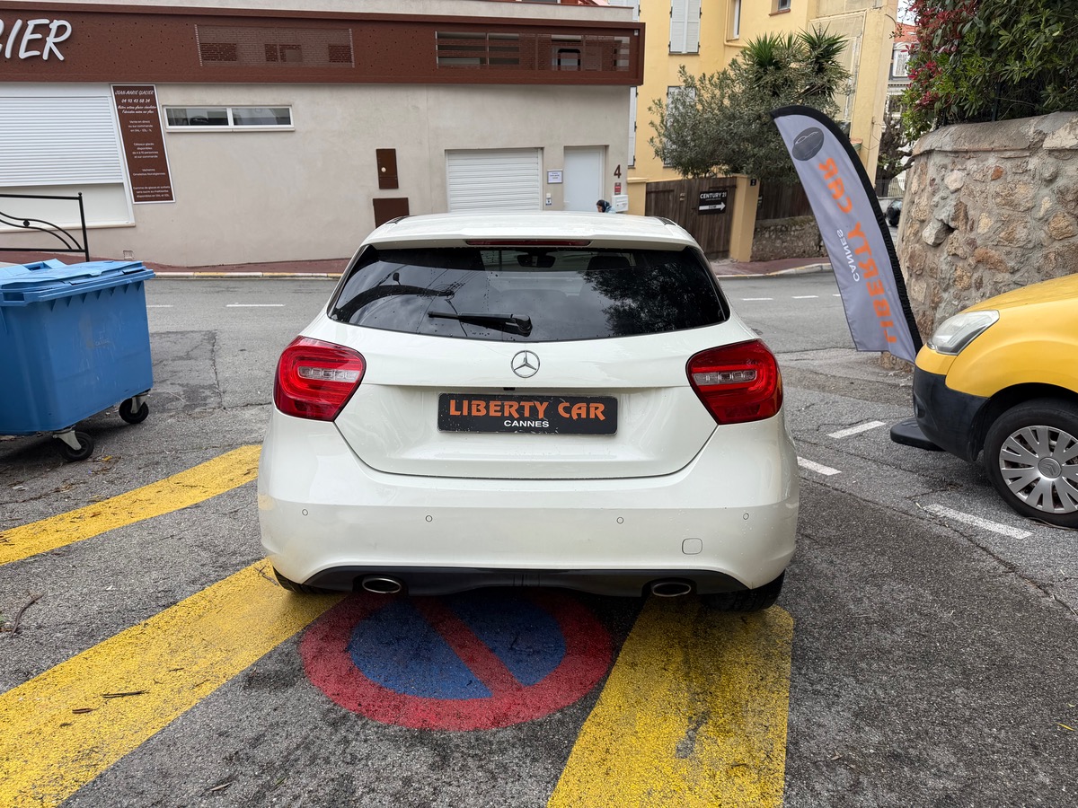 Mercedes Benz Classe A 200 1.6 i 156 CV / Jantes Noires / Pack Black / Sensation / Caméra de Recul