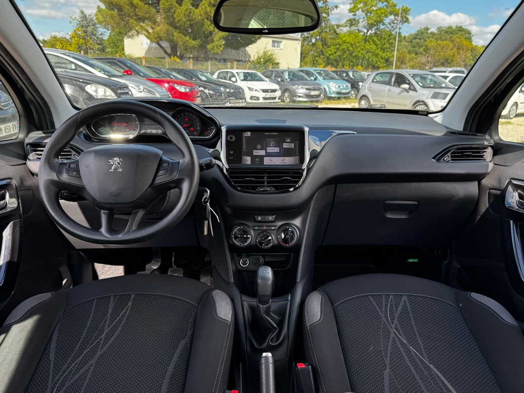 Peugeot 208 1.2 VTi 82 CV BVM5 ALLURE DISTRIBUTION FAITE  / SUIVI CONCESSION