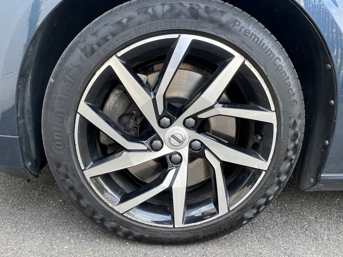 Volvo V60 II Inscription T8 2.0 Ti 16V 392 Plug in Hybrid AWD Geartronic8 303 cv