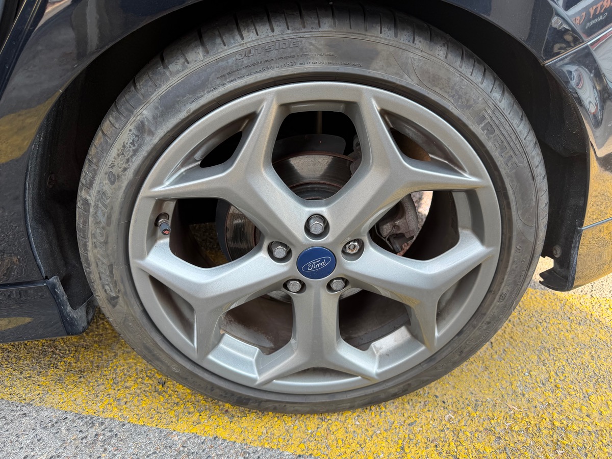 Ford Focus ST 2.0 Ti 250 CV /Pack RS /Volant Carbone/rétro intérieur Carbone / Siège Recaro/Phase 2