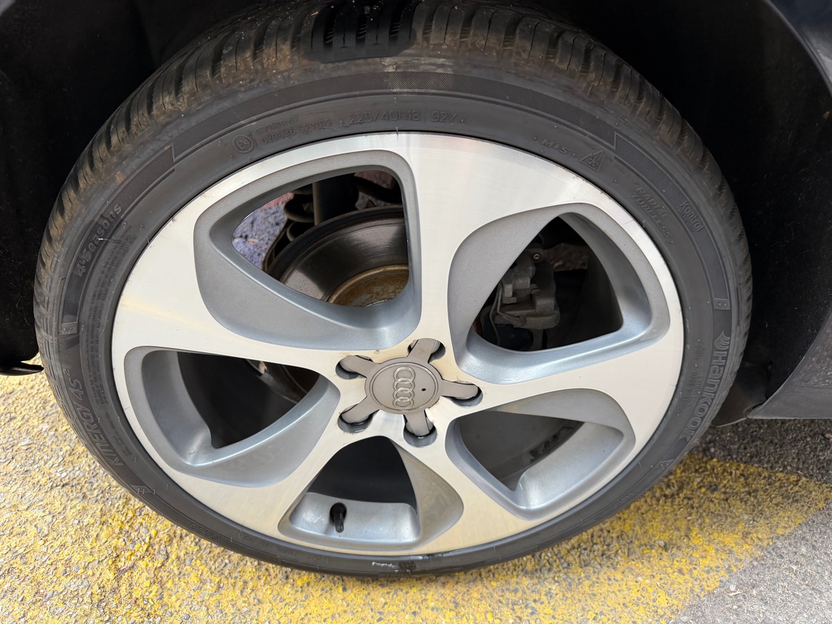 Audi A3 1.8 TFSI 180 CV / S-Tronic7  /Toit Ouvrant / Jantes S Line / Interieur Cuir Alcantara/GPS