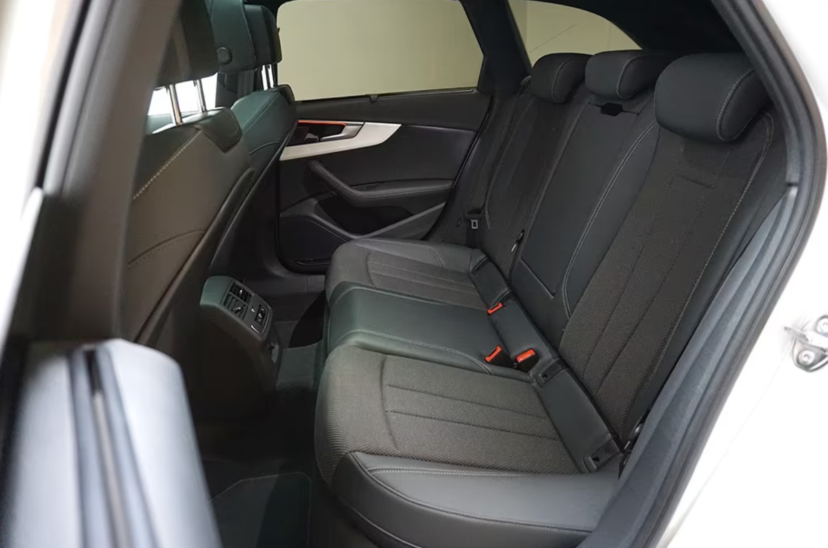 Audi A4 Avant V 35 TDI 163ch S line S tronic 7/Toit ouvrant/Matrix/Caméra