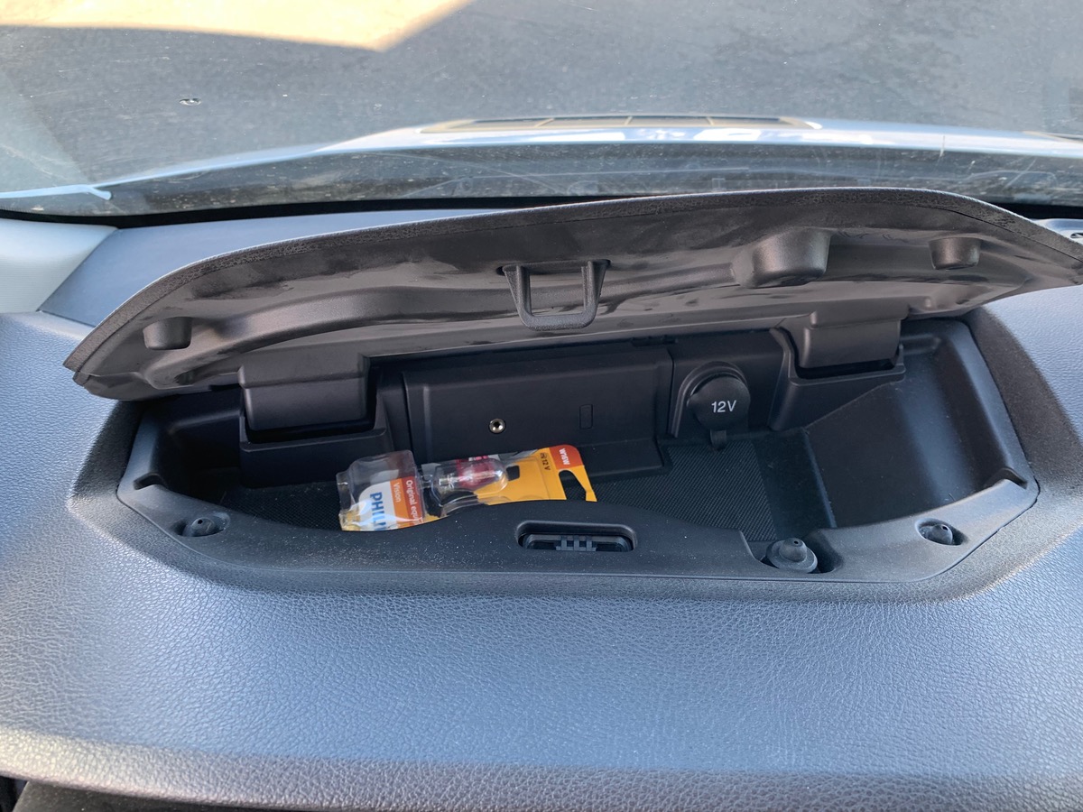 Ford Challenger 155 ch | 2,2 litres | GENESIS 288 EB Profilé | 3 Couchages | Caméra de recul