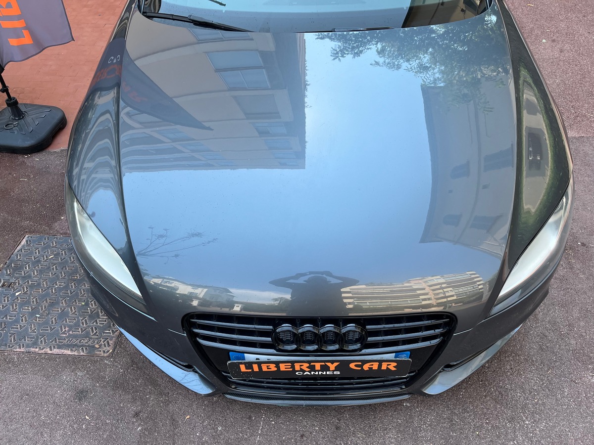 Audi TT 2.0 TFSI 200 cv / S line/  GPS / Jantes noires / Feux teintés  / intérieur cuir