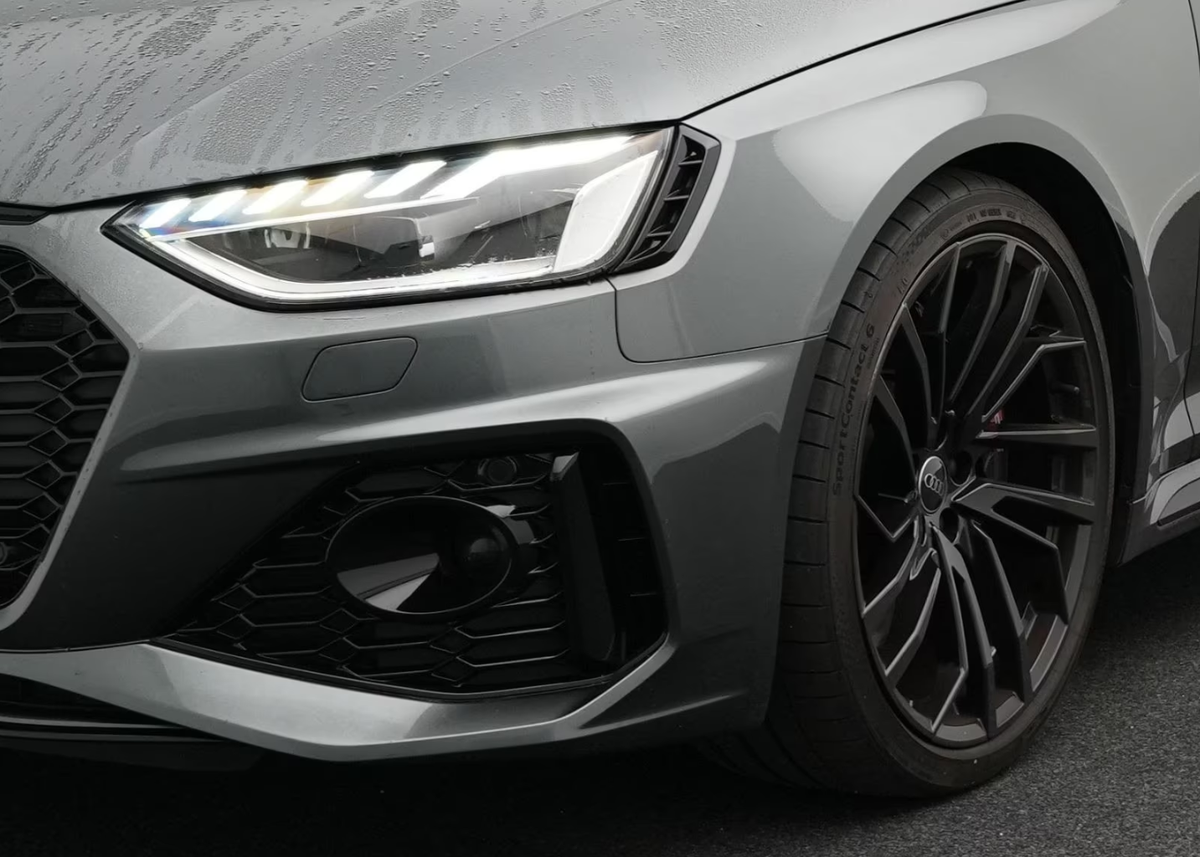 Audi RS4 Avant 2.9 V6 TFSI 450ch quattro tiptronic 8/Attelage/Gris daytona nacré