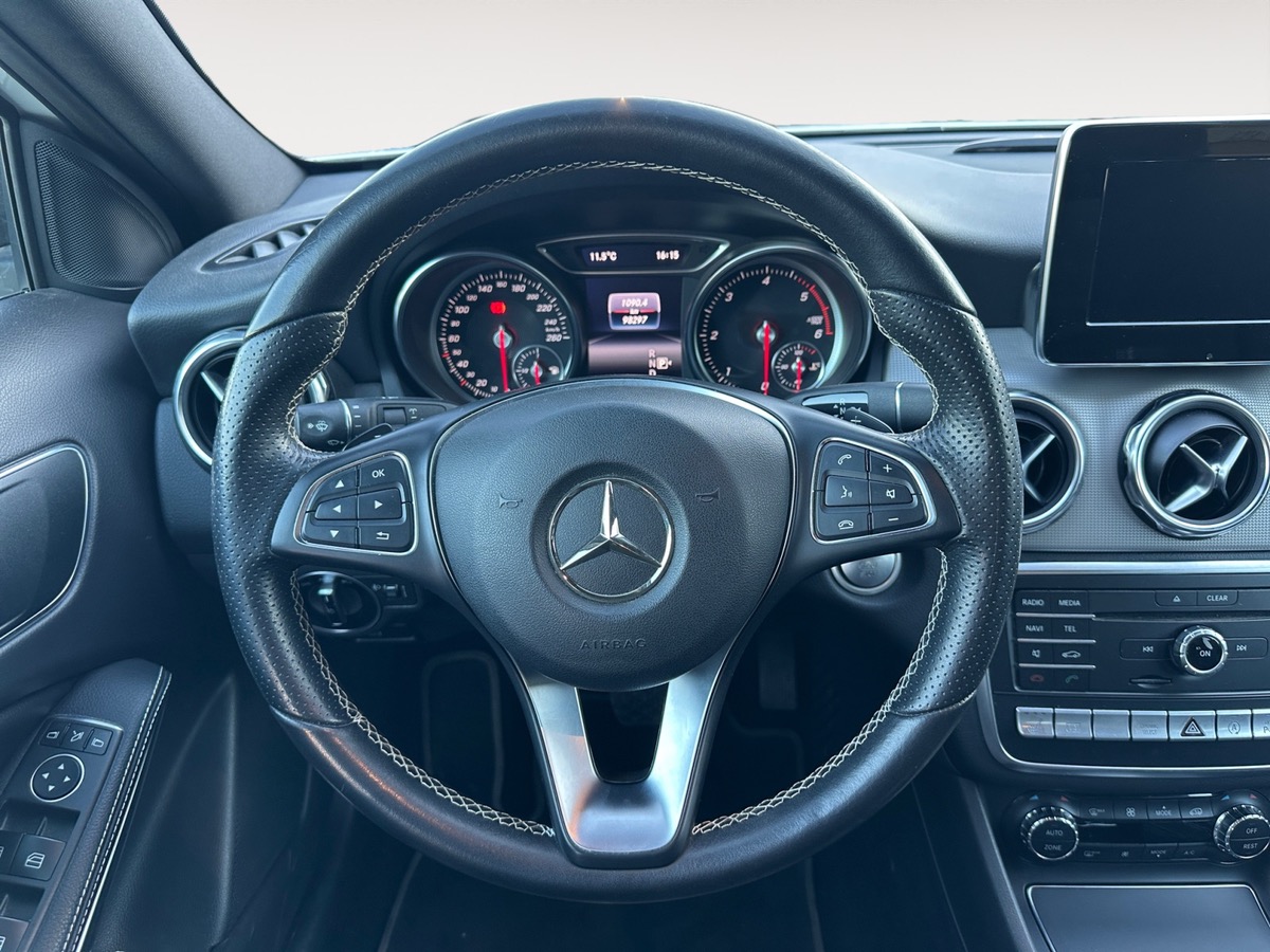 Mercedes-Benz GLA 200 DCT 4MATIC SENSATION
