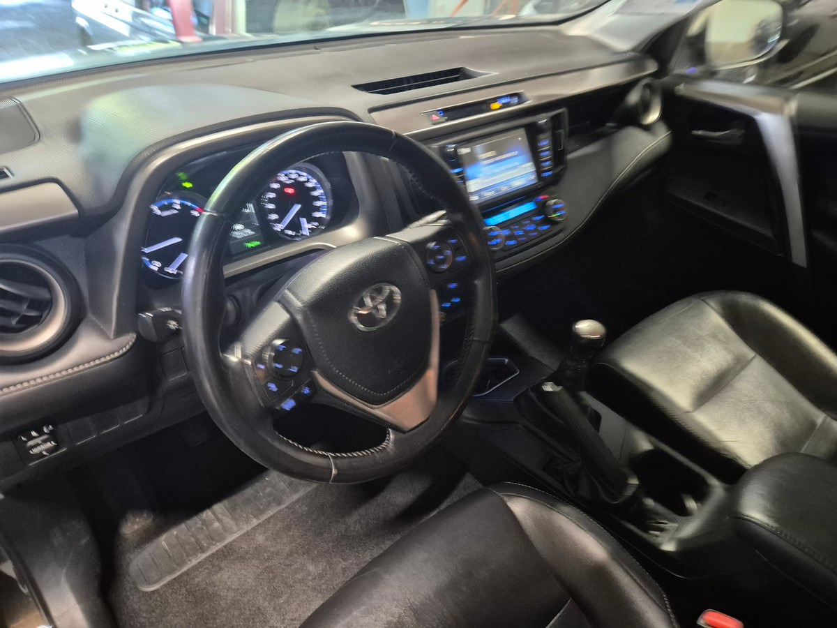 Toyota RAV4 2.0 D4D 2WD 143CV PACK LOUNGE Bien équipé (en préparation)