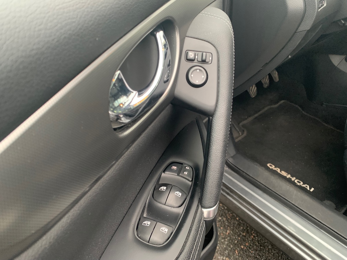 Nissan Qashqai 130 ch | Tekna | Toit Panoramique | Caméra 360° | GPS | Attelage | Barres de Toit