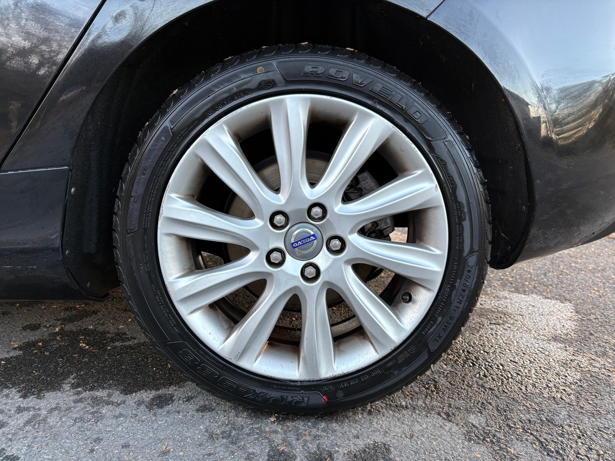 Volvo V40 D2 SUMMUM - 115CH - ENTRETIEN COMPLET