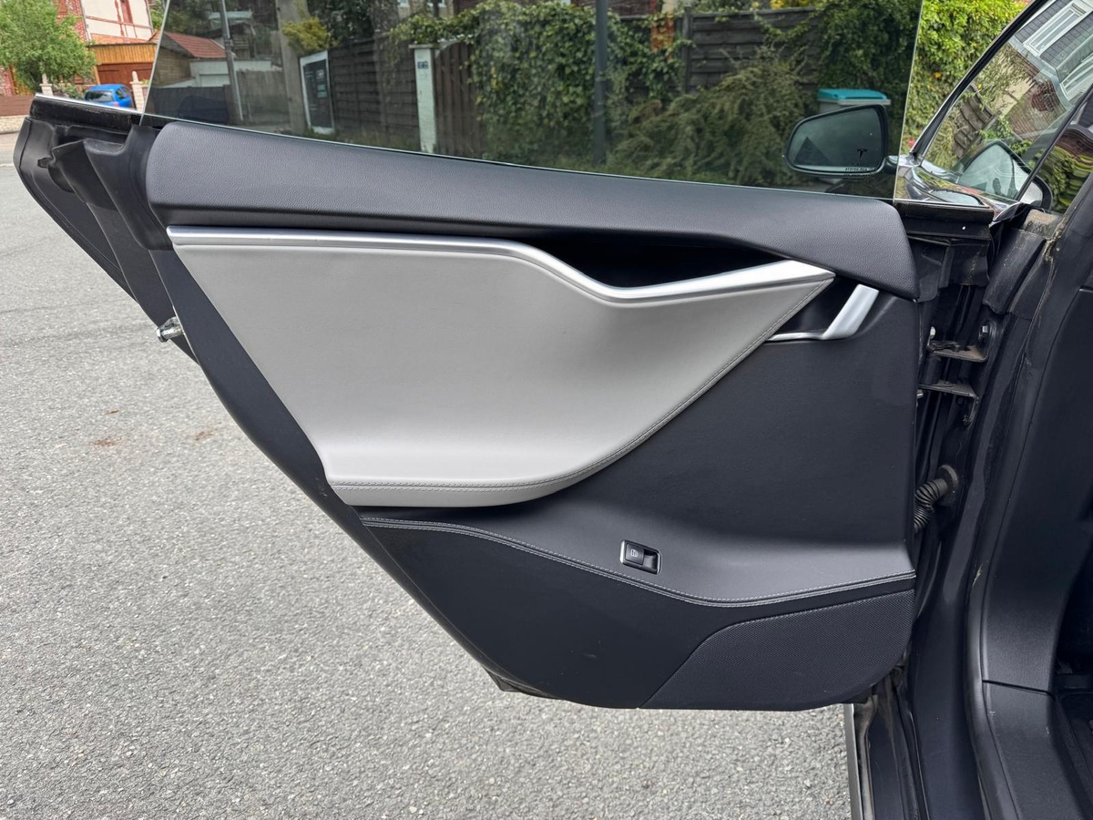 Tesla Model S 85 367CV 7 places - Recharge gratuite à vie
