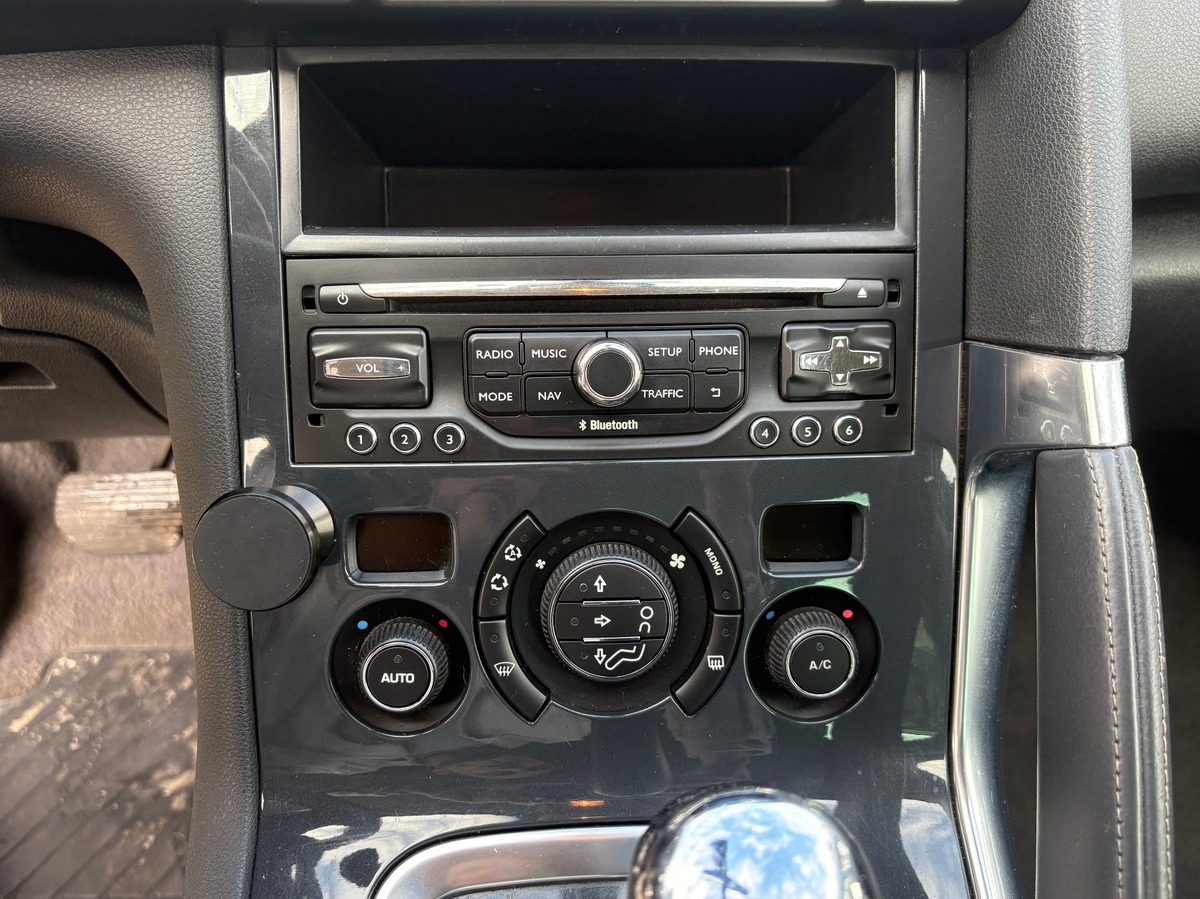 Peugeot 3008 1.6 hdi - 115CH - 6CV