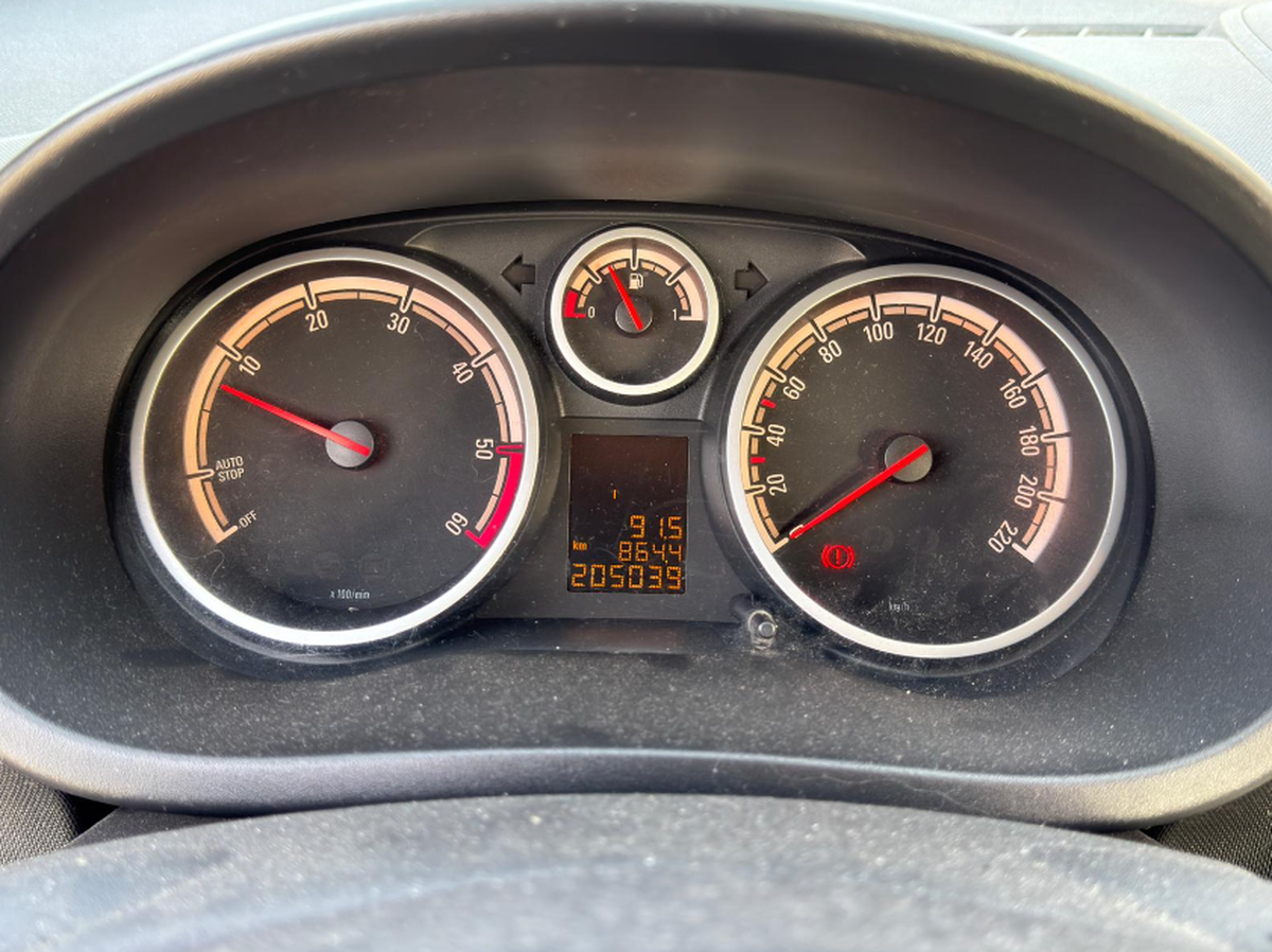 Opel Corsa 1.3 cdti 75ch 5 portes GPS / Aide au stationnement / Clim /