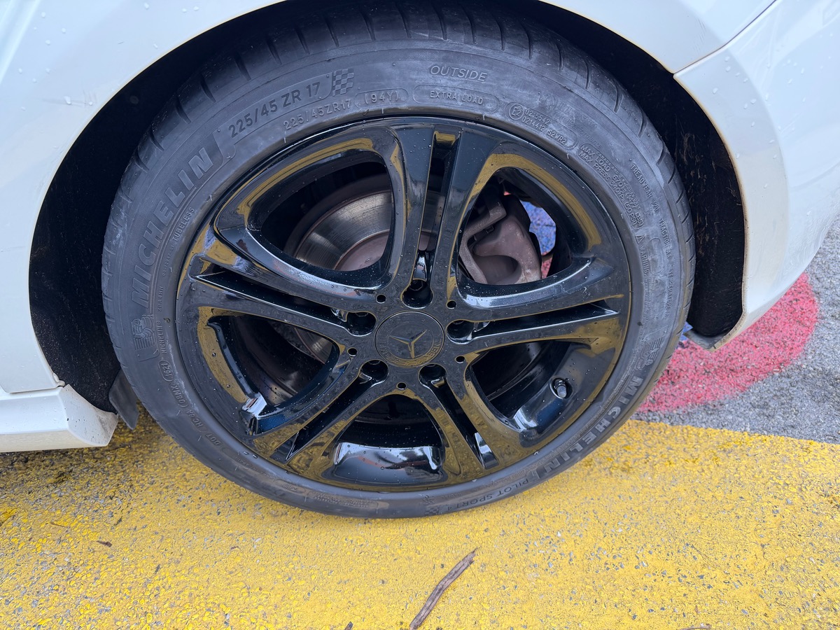 Mercedes Benz Classe A 200 1.6 i 156 CV / Jantes Noires / Pack Black / Sensation / Caméra de Recul