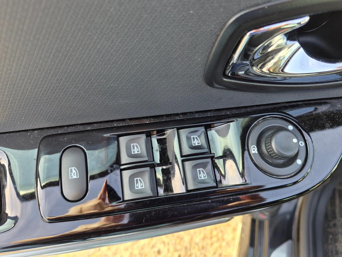 RENAULT Clio IV Estate 120 ch GT EDC