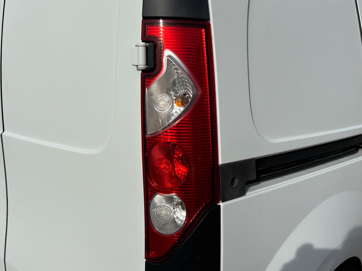 RENAULT Kangoo II Express phase 1 BVM5 / Trappe de toit