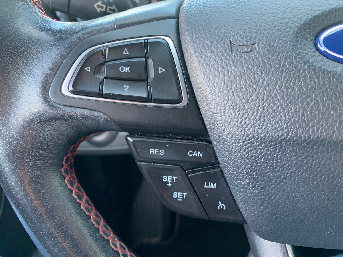 Ford Kuga 120 chevaux | St-Line | Caméra de recul | Attelage | GPS | Coffre assisté électriquement