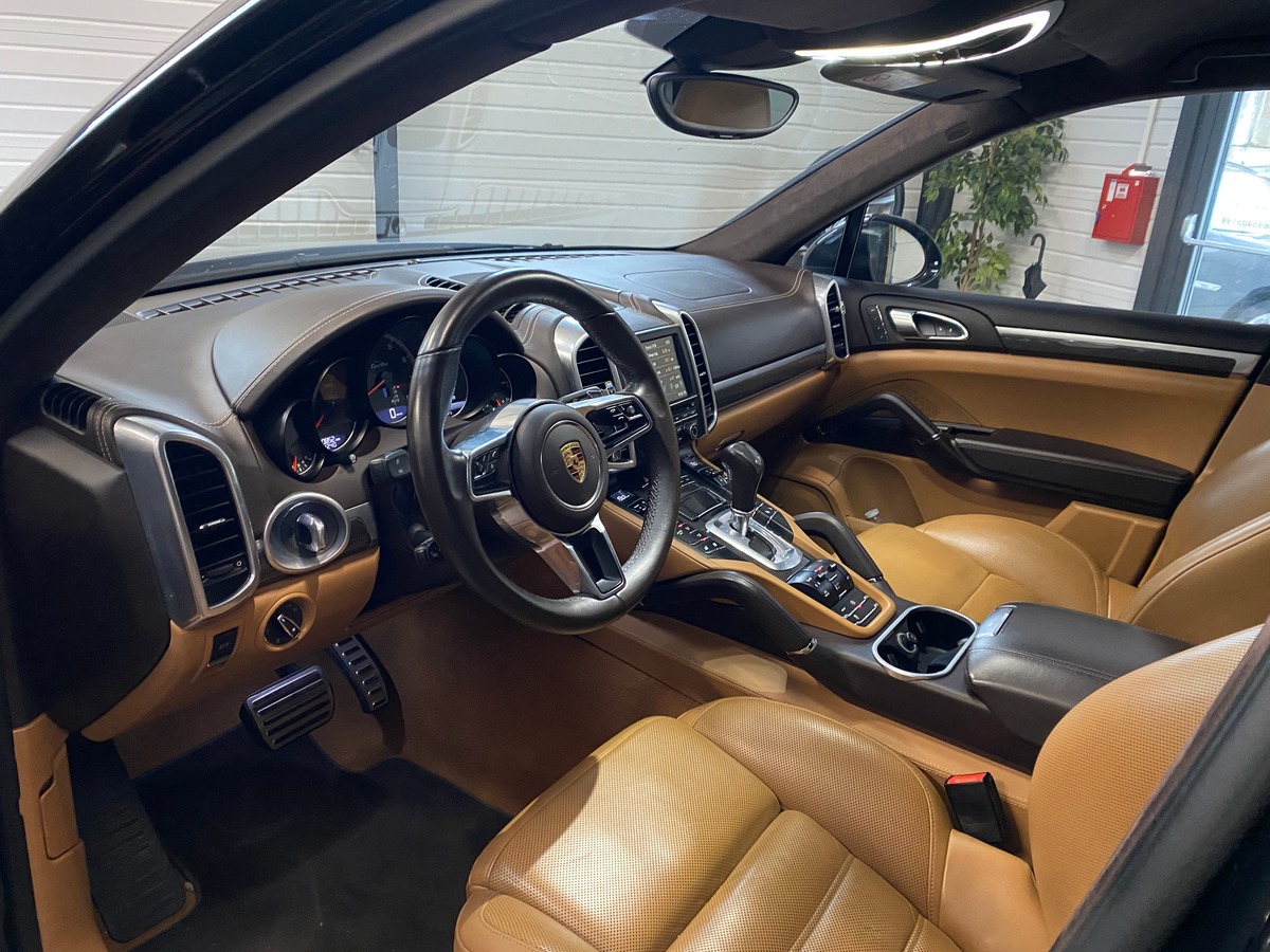 Porsche Cayenne TURBO 520 (958)