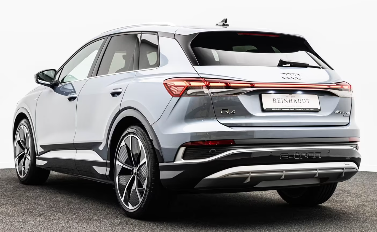 Audi Q4 e-tron 45 e-tron 265ch quattro S line/Toit ouvrant/Attelage