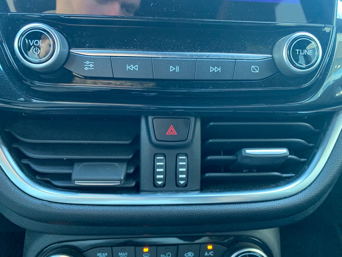 Ford Puma 125 | St-Line | 1iére MAIN | Attelage | Flexifuel équipé d'origine | Android Auto | Radar