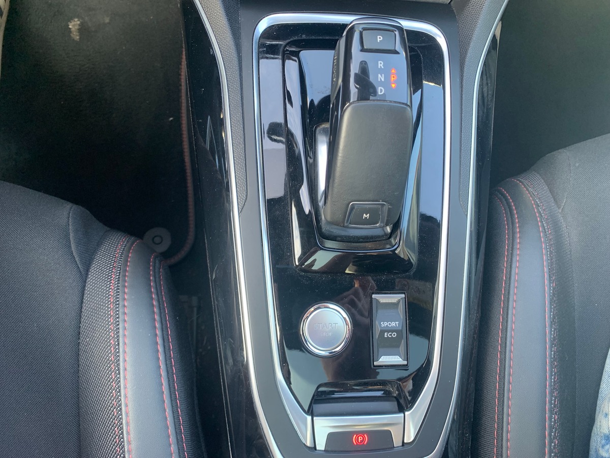 Peugeot 308 130 ch | GT Line | Toit panoramique | Apple car play | Avertisseur angles morts | Radars