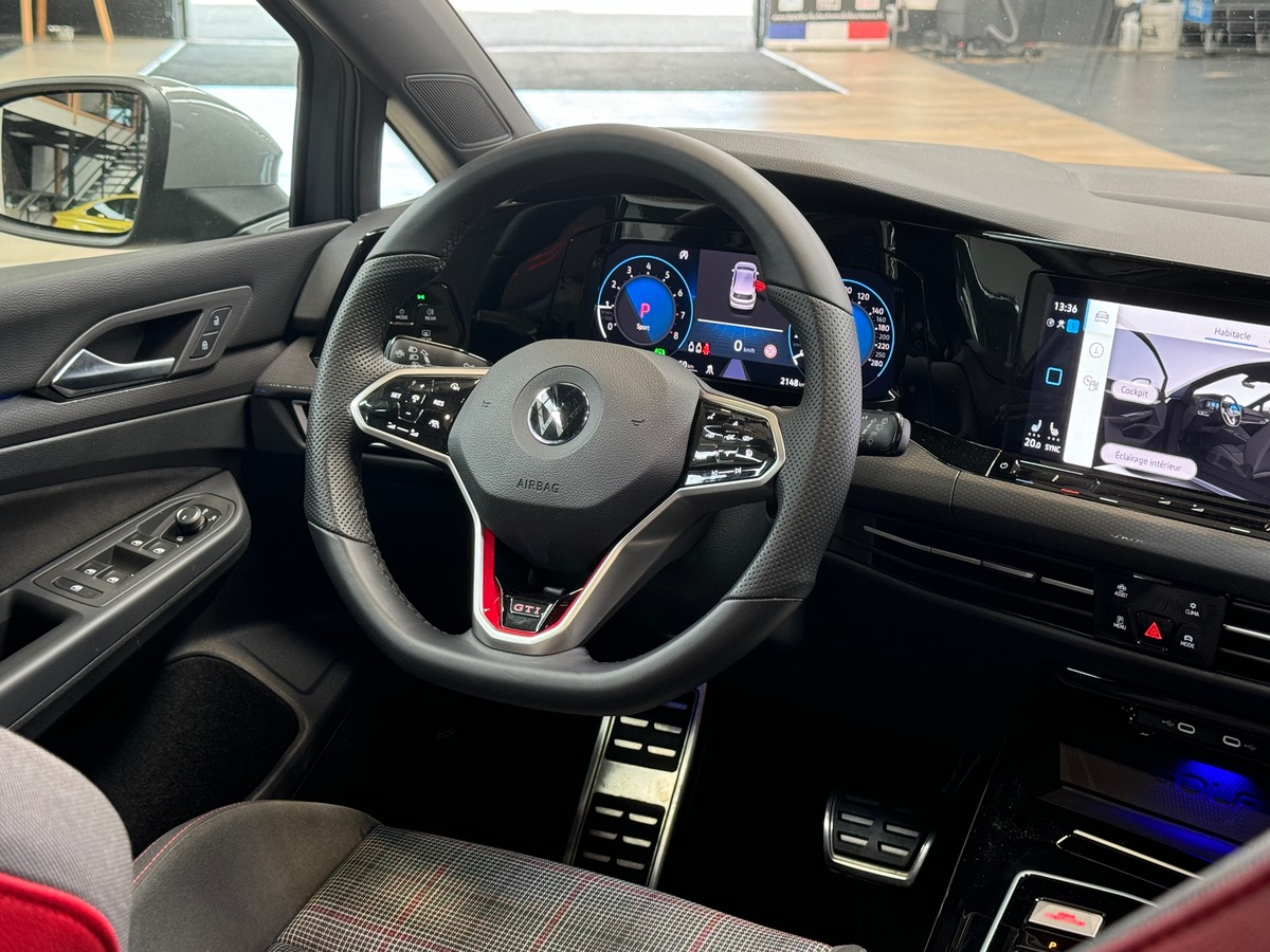 Volkswagen Golf VIII GTI 2.0L TSi 245CV DSG7 - GARANTIE VW - TO/CARPLAY/SIEGES CHAUFFANTS