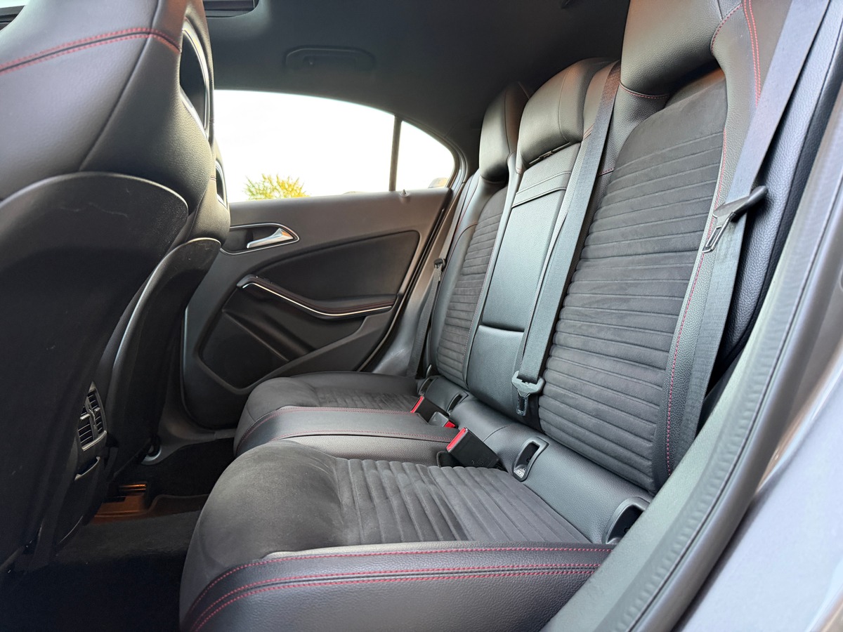 Mercedes-Benz Classe A 180 d Pack AMG Fascination 1.5 d 7G-DCT 110 cv