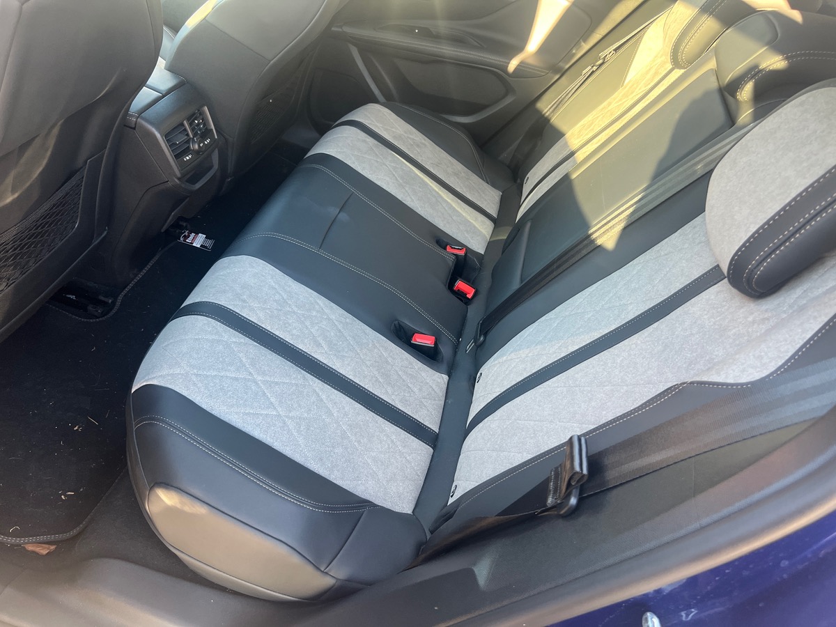 Peugeot 3008 HYbrid4 300cv GT EAT8, SUIVI COMPLET PEUGEOT, TOIT OUVRANT, SIEGES CHAUFFANTS/ MASSANTS