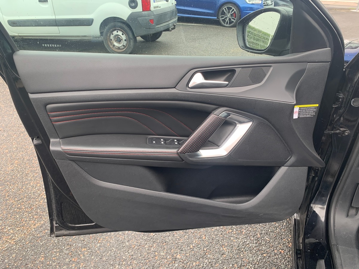 Peugeot 308 180 chevaux | GT | Toit panoramique | Caméra de recul | Régulateur de vitesse | GPS