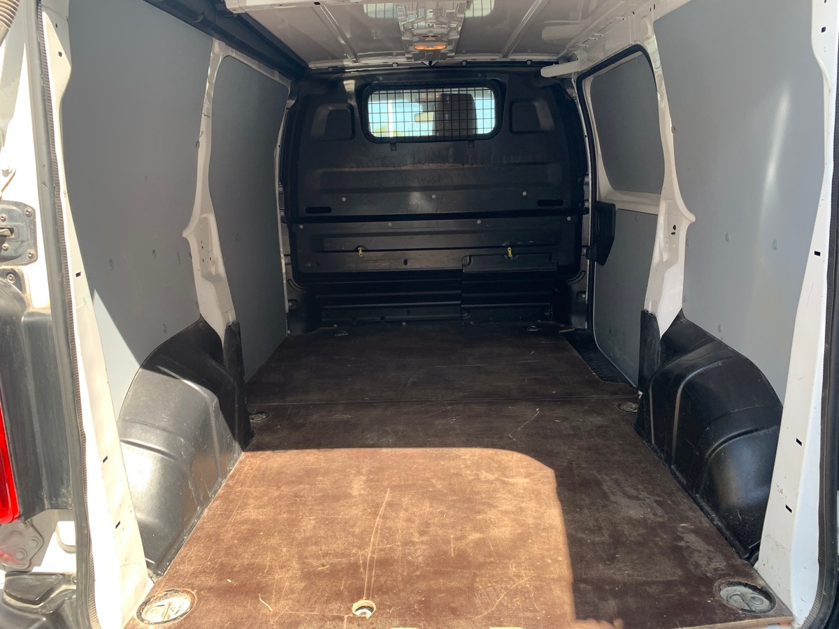 Toyota ProAce 120 chevaux | 3 Places | Medium | Apple car play | GPS | Régulateur de vitesse | Radar