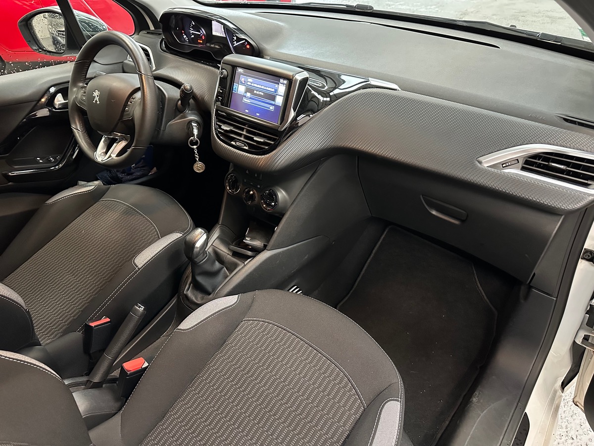 Peugeot 208 1.2 PURETECH 82cv STYLE 5P
