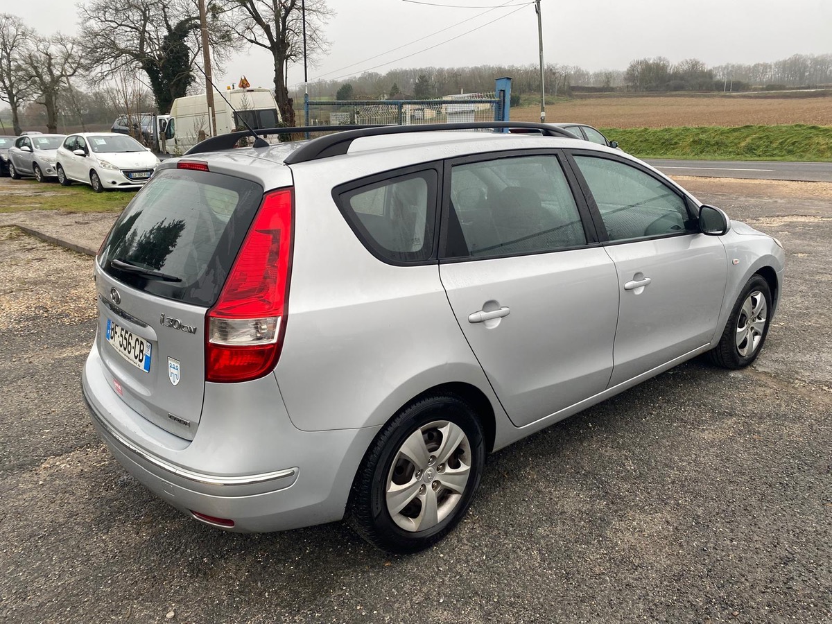 Hyundai i30 1.6 crdi 90cv break 254075km à chaîne nous sommes ouvert ce lundi 14 juillet