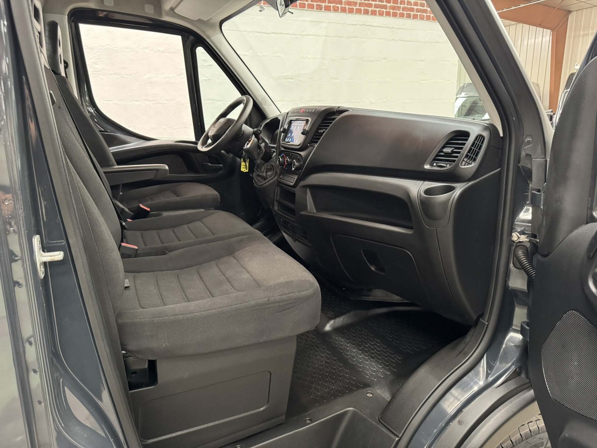 Iveco Daily 35C18 HI-MATIC 180cv plateau roues jumelées 51.452 kms