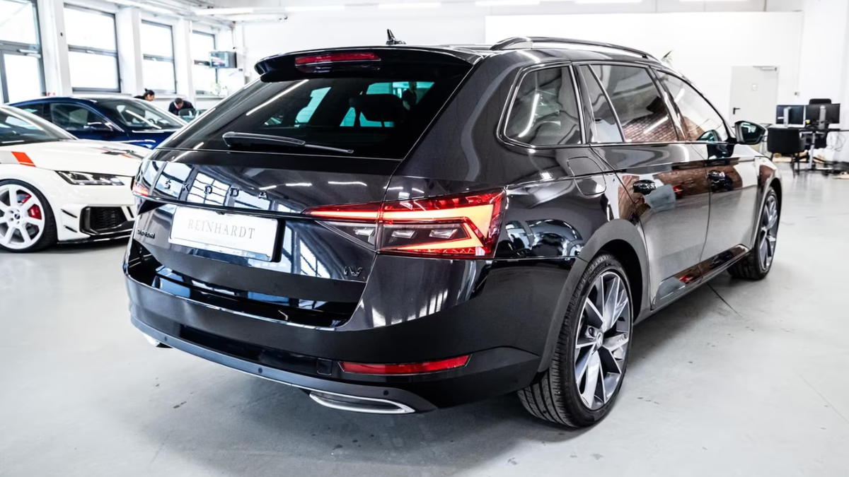 Skoda Superb Combi Hybride 1.4 TSI PHEV 218ch Sportline DSG6 Toit ouvrant Audio Canton