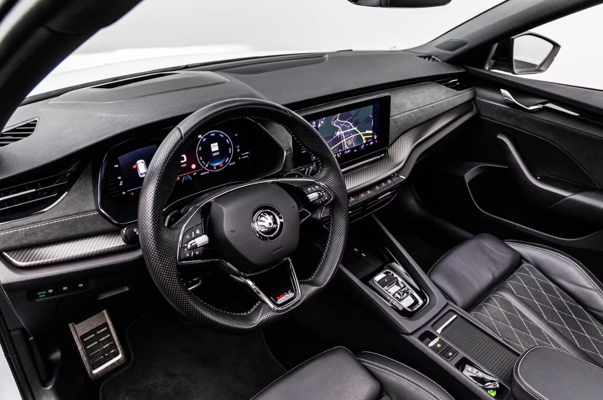 Skoda Octavia Combi 2.0 TDI 200ch RS DSG7/Toit ouvrant/Attelage/VO Allemand/Malus 250e