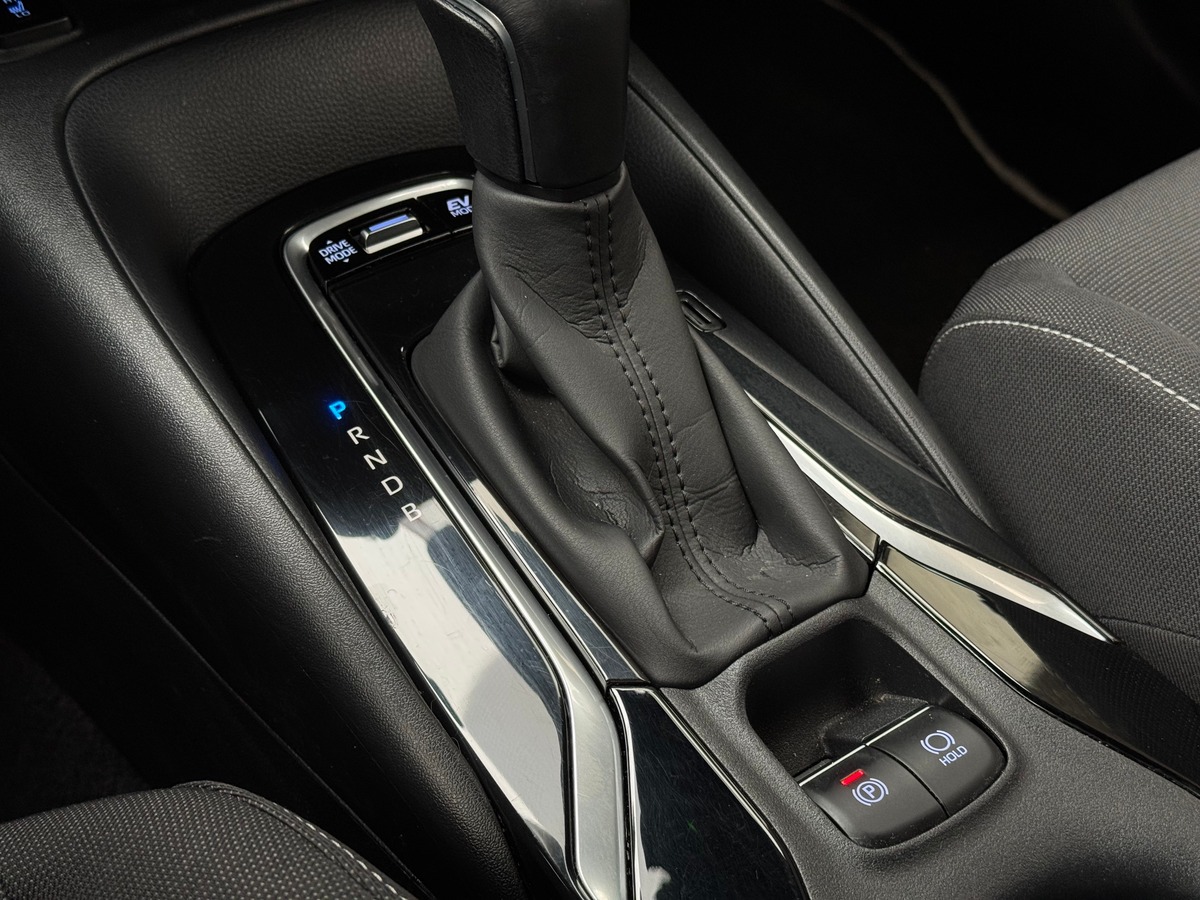 Toyota Corolla Dynamic business 1.8 VVT-i 122 HSD