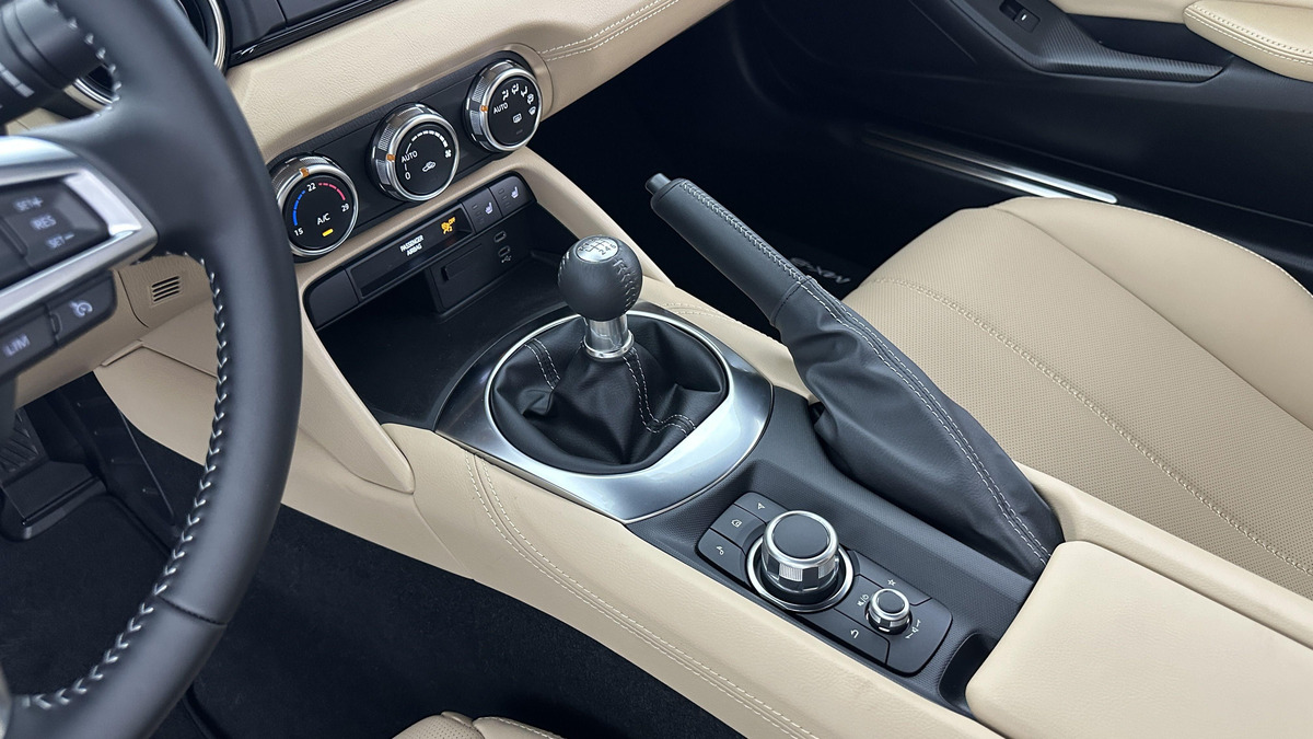 Mazda MX-5 ROADSTER