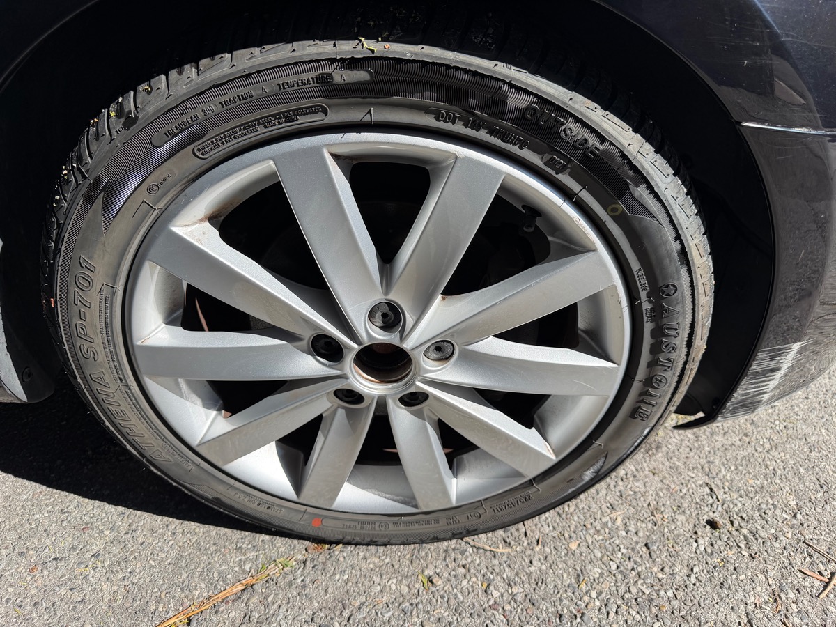 Volkswagen Golf VI CABRIOLET 1.6 TDI 105 CV / Carat / intérieur Cuir Alcantara/ Radar Arr et Avt